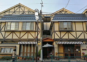 Die Bäckerei Brotheim befindet sich in einem Fachwerkhaus in Japan.