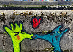 Graffiti an einer Mauer in Cork. Graffiti an einer Mauer in Cork.