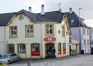 Die Vaaland-Bäckerei, abgeschieden in einem Wohnviertel. Die Vaaland-Bäckerei befindet sich in einem Eckhaus in einem Wohnviertel in Stavanger.
