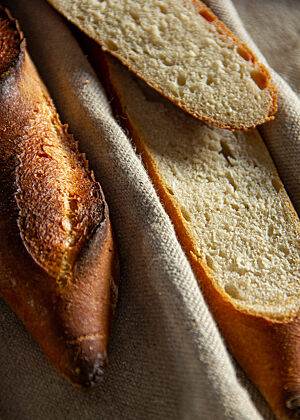 Die Baguettes nach dem Rezept von Lafer haben eine feinporige und geschmacklose Krume. 