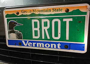 Mein Traum-Nummernschild. Ein Kfz-Kennzeichen aus Vermont ist mit dem Wort „Brot“ bedruckt.