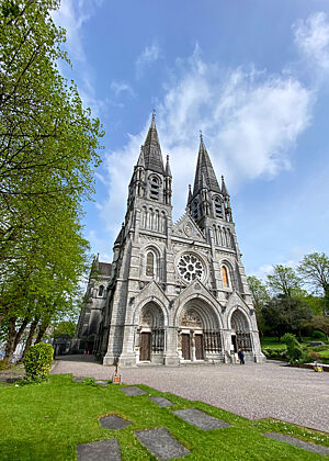 Weitere Kirche in Cork. Cork hat viele Parks und imposante Kirchenbauten zu bieten.