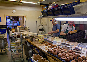 In der Backstube von Jakobs Bäckerei werden Plunderteilchen vorbereitet.