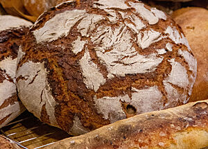 Im Baguettekurs wird nicht nur Baguette gebacken … Eine Auswahl an unterschiedlichsten Broten, die im Baguette-Kurs gebacken wurden.