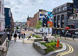 Die Innenstadt von Cork. Die Innenstadt von Cork ist eine Mischung aus historischer Architektur und moderner Graffiti-Kultur.