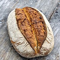 Dinkelmischbrot mit bemehlter Kruste