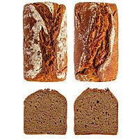 Zwei Roggenmischbrot im Vergleich. In der Draufsicht und im Anschnitt sind das klassische Roggenmischbrot mit Sauerteig und das Roggenmischbrot mit Salz-Sauerteig zu sehen. 