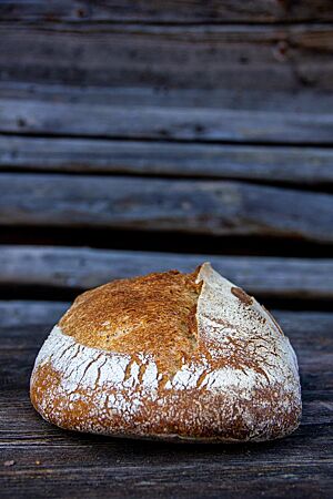 Das Kalchkendl Bread hat eine knusprige, bemehlte Kruste.