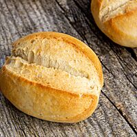 Die Kruste des Llonguet ist knusprig und goldgelb ausgebacken.