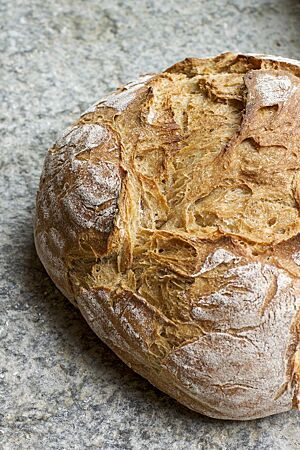 Das Mühlerama-Brot hat eine rustikal aufgerissene und leicht bemehlte Kruste.