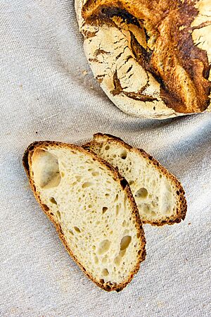 Das Durum-Brot hat eine kräftig ausgebackene Kruste voller Aromen und eine luftig-lockere Krume.