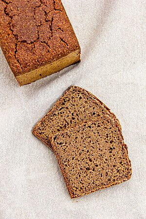 Das Honig-Salz-Brot hat eine saftige, kleinporige Krume.