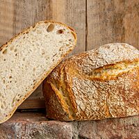 Das Toskanische Brot ohne Salz hat eine lockere, elastische Krume.
