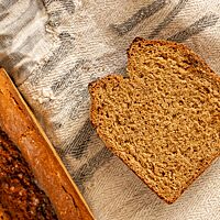 Die Krume des Irish Treacle Bread ist durch Rübenzucker mittelbraun gefärbt.